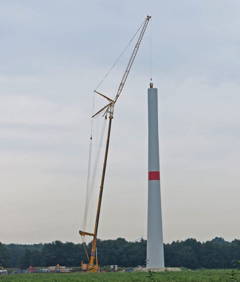Erste Rüster Windenergieanlage  ist jetzt von Weitem zu sehen