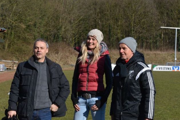 Schalke gegen Schermbeck-Olaf Thon im Gespr&auml;che