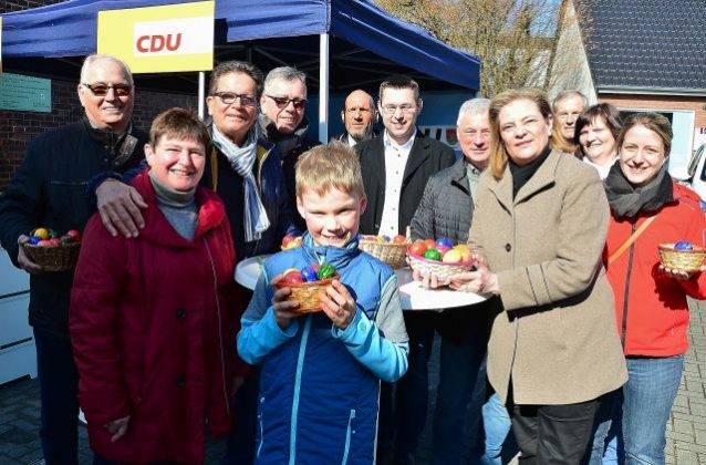 Staatssekretätin Sabine Weiss und charlotte Quik CDU am Osterstand der CDU Schermbeck 2018