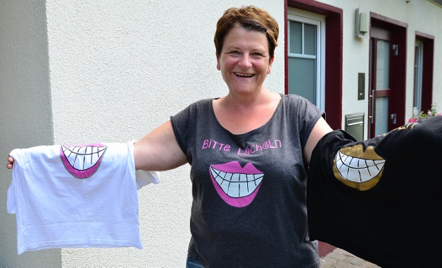 Simone Abelmann T-Shirts bittel lächeln