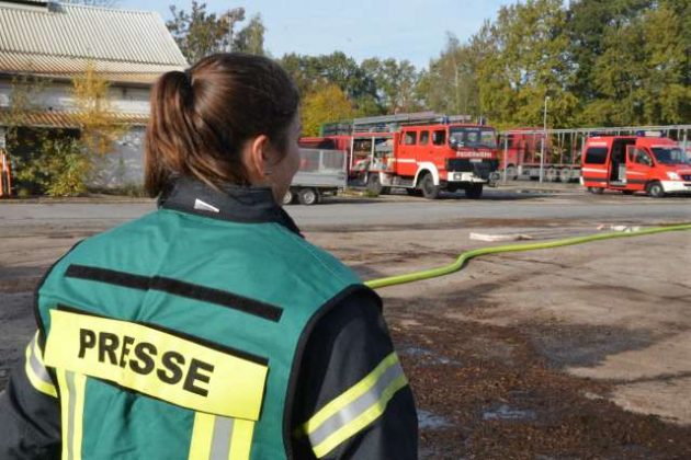 Feuerwehr Schermbeck Gahlen im Einsatz in einer Holzfirma in Gahlen