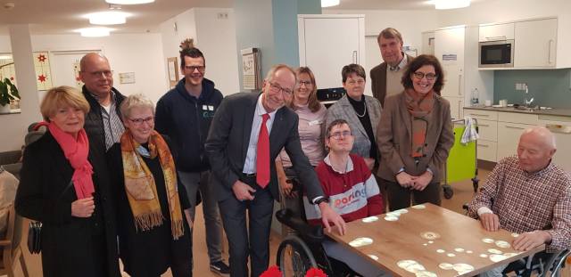Bossow-Haus im Lühlerheim freut sich über neue Spieltafel