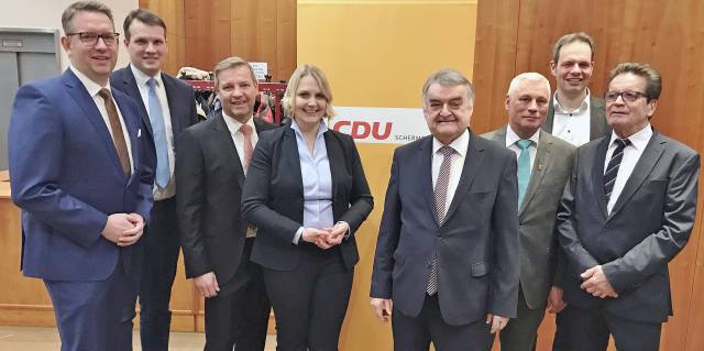 Ulrich Stiemer begrüßte Innenminister Reul