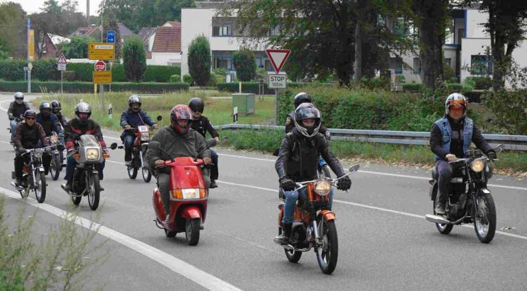 Kreidler-Fans: Mit den Mopeds zum Rhein