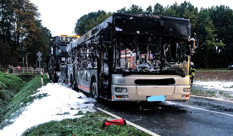 Bus brannte völlig aus