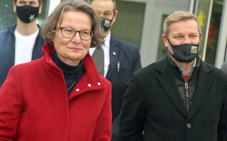Ministerin Scharrenbach reist mit 1,5 Mio. Euro in Schermbeck an