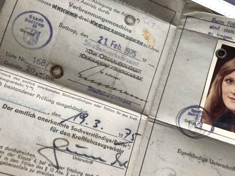 Alte Papier- und Kartenführerscheine gegen EU-Fahrerlaubnis tauschen