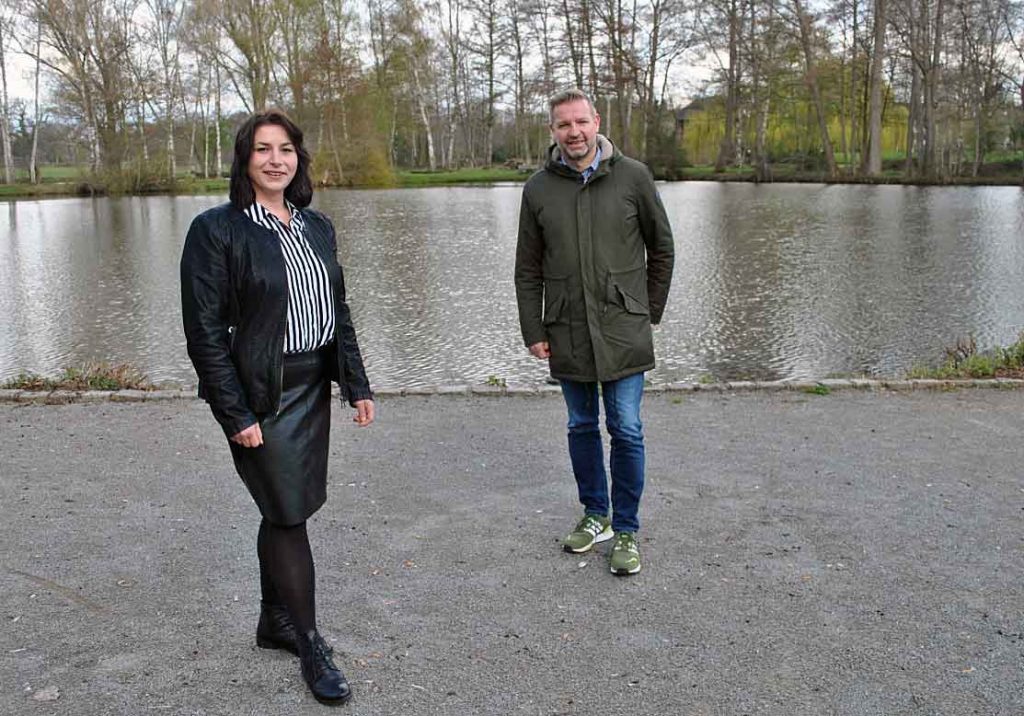 Karolina Theißen und-Bürgermeister Mike Rexforth