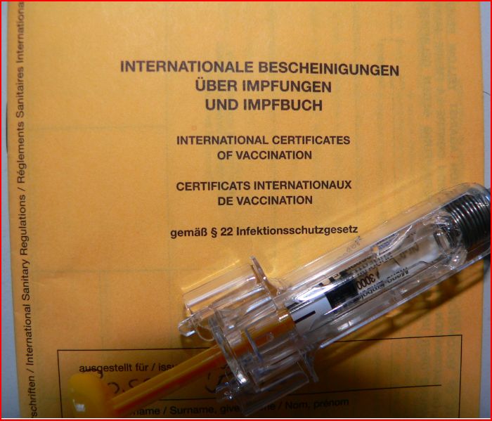 Nachtragungen in Impfausweisen im Impfzentrum des Kreises Wesel