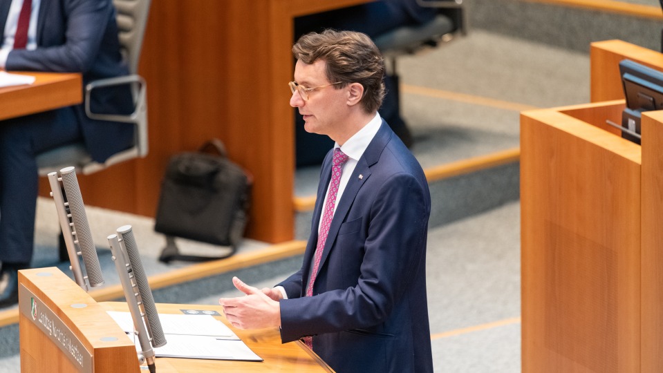 Ministerpräsident Wüst setzt auf die 2-G Regeln in NRW