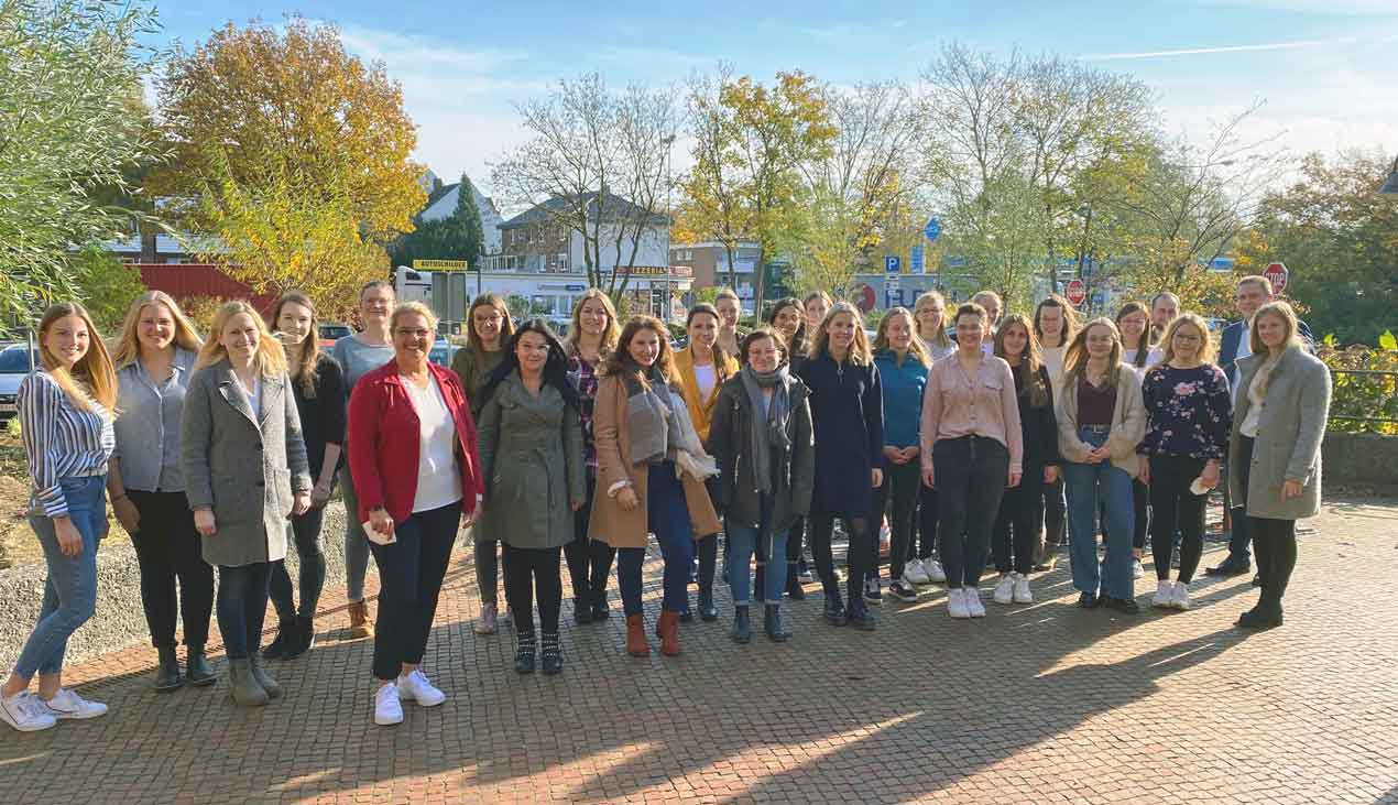26 neue Lehrkräfte für Grundschulen im Kreis Wesel vereidigt