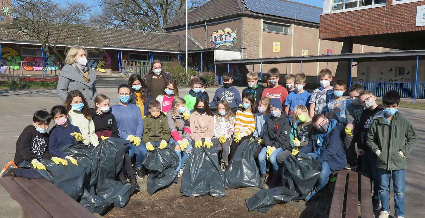 Grundschule-Schermbeck-sammelt-Müll