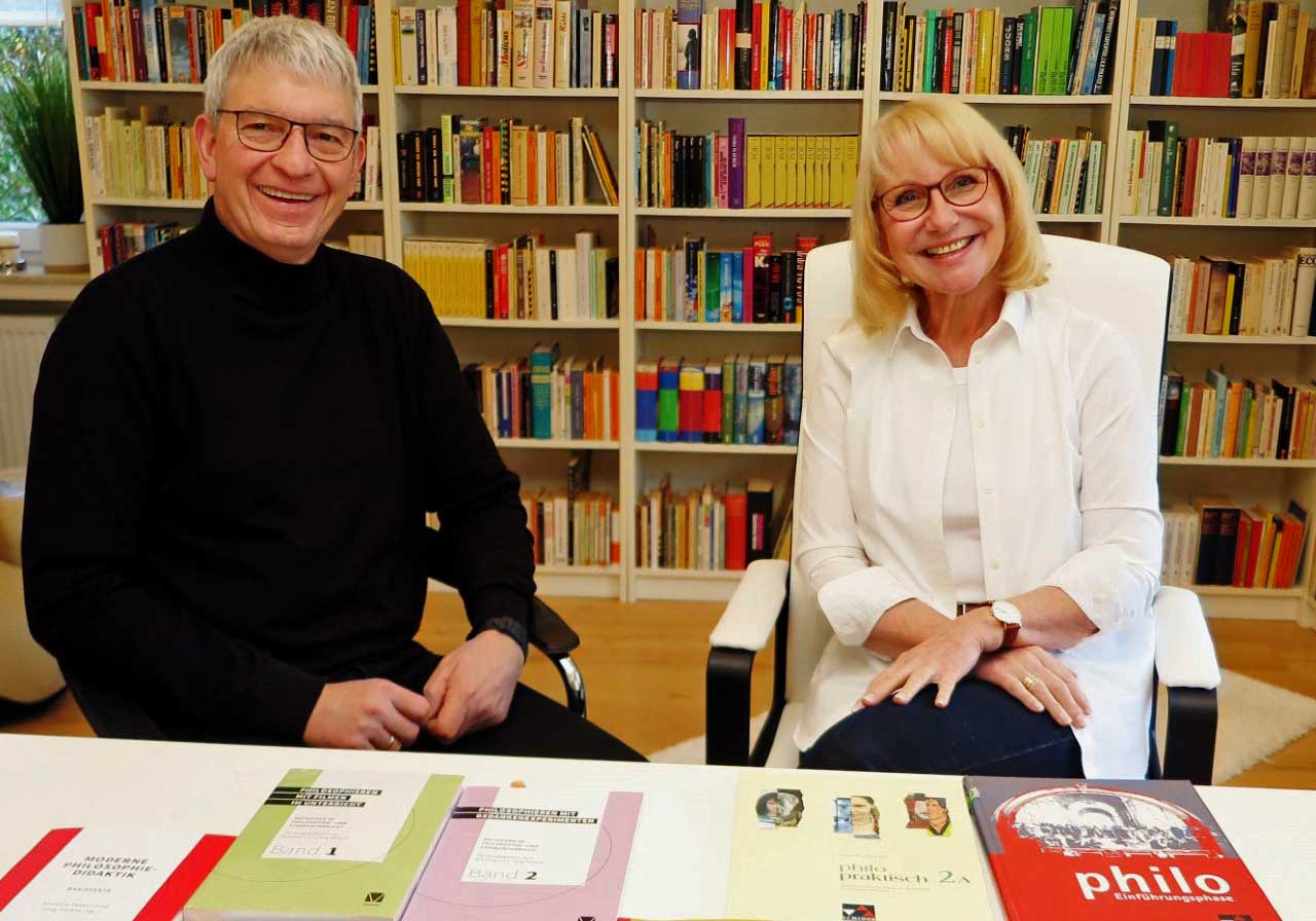 Hünxer Ehepaar Peters hat schon 36 Philosophie-Bücher herausgegeben