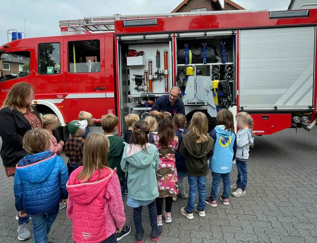 Schermbecker-Feuerwehr-im-Kindergarten-(1)