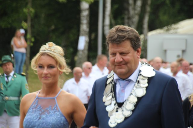 König Uwe Sander und Nadine König  Nadine Kleinsteig für Jahr das Gahlener Schützenvolk