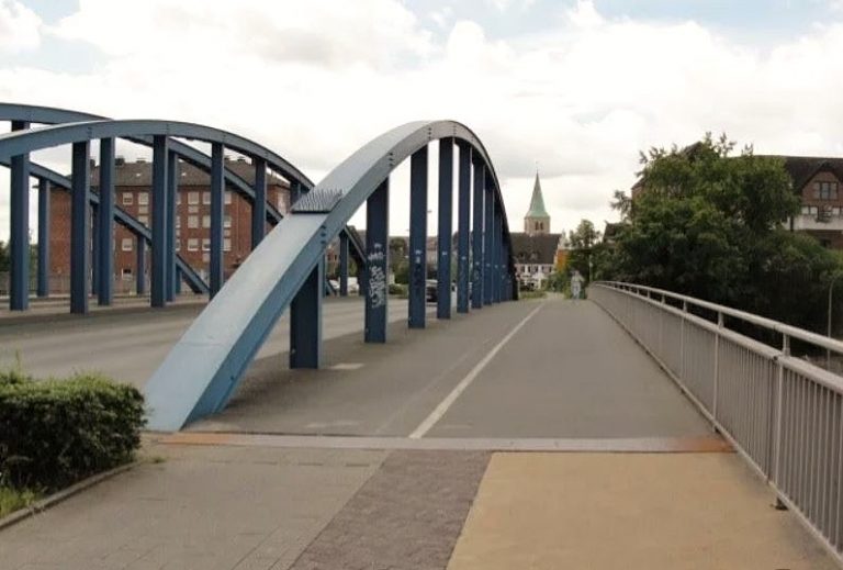 Kanalbrücke nach Schiffunfall Dorsten gesperrt