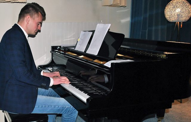 Max Büchling am Piano