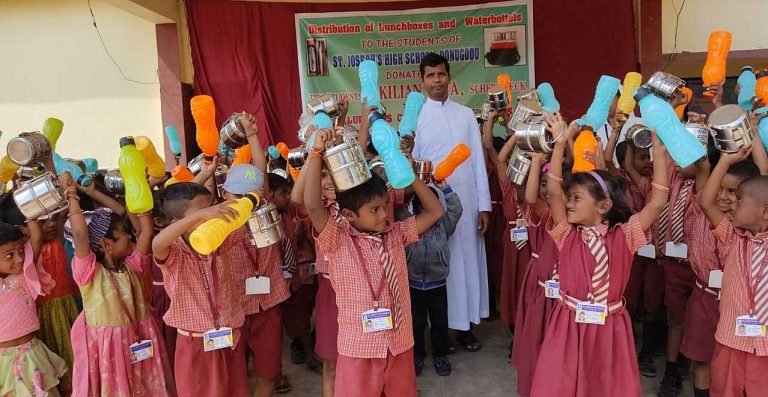 Die Wackelzähne des St. Kilian Kindergartens sammelten für Indien