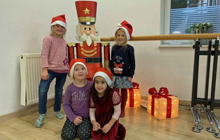 Kinder- und Jugendgruppen des TC GW wünschen frohe Weihnachten