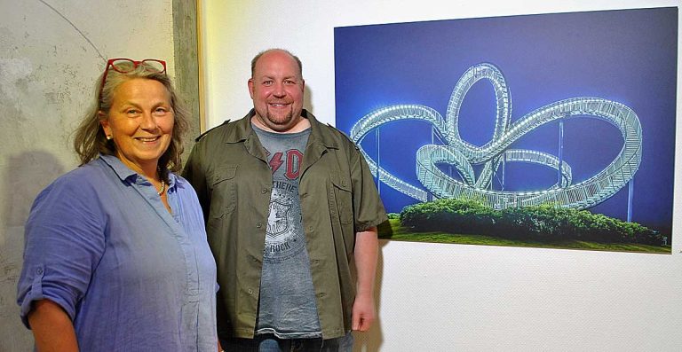 Jens Herre eröffnete Ausstellung „Blau“ im artpark