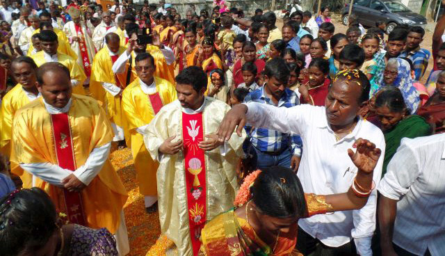 Kircheneinweihung-in-Indien-mit-Xavier-Mupalla-