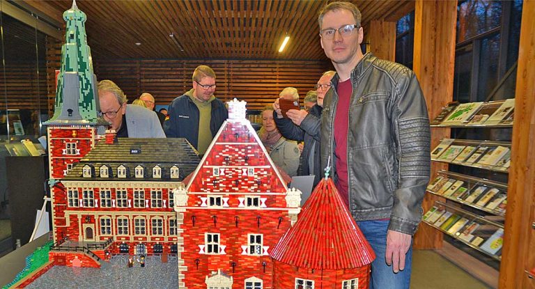 Schloss-Raesfeld-Nachbau-aus-Lego-von-Philipp-Honvehlmann
