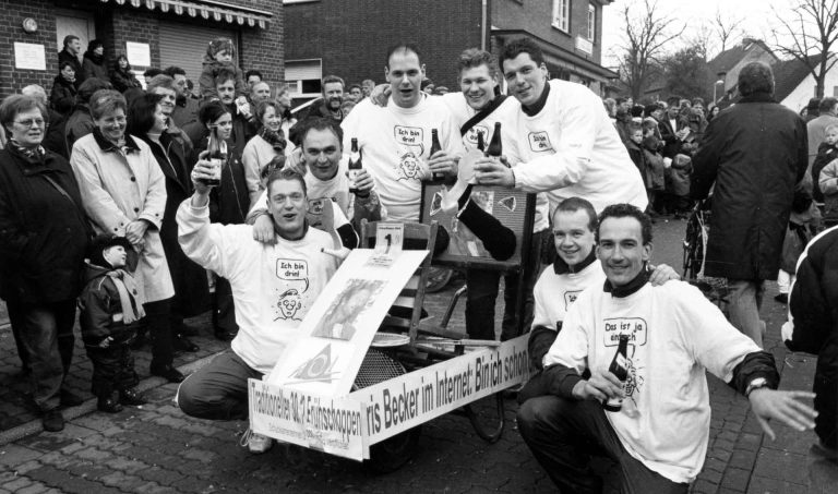Schubkarrenrennen-Schermbeck-aus-dem-Jahr-2000-Bahnrekord