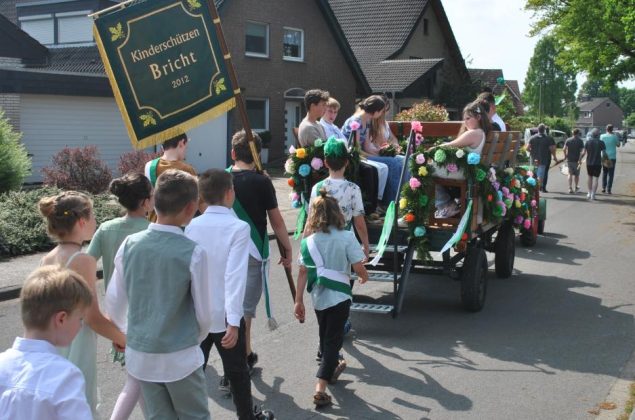 Kindersch&uuml;tzenfest in Bricht 2024