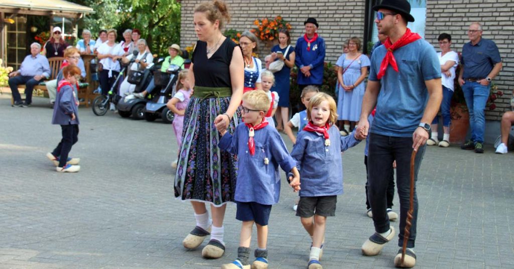 Nachwuchs bei den Klumpen und Trachtentänzer Üfte-Overbeck