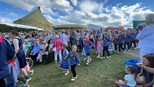 Trachtenschützenfest Üfte-Overbeck 2024 Sonntag Tänze und Musik
