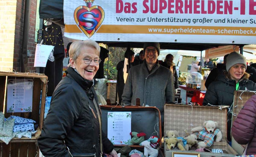 Das Superhelden-Team auf dem Weihnachtsmarkt in Schermbeck