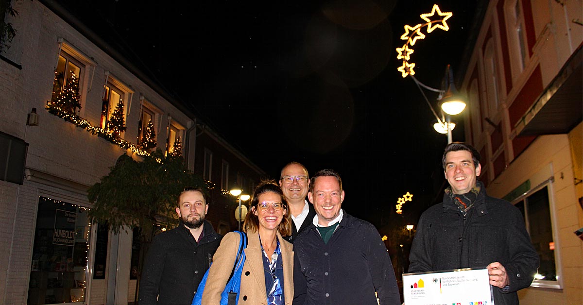 Neue Weihnachtsbeleuchtung auf der Mittelstraße in Schermbeck