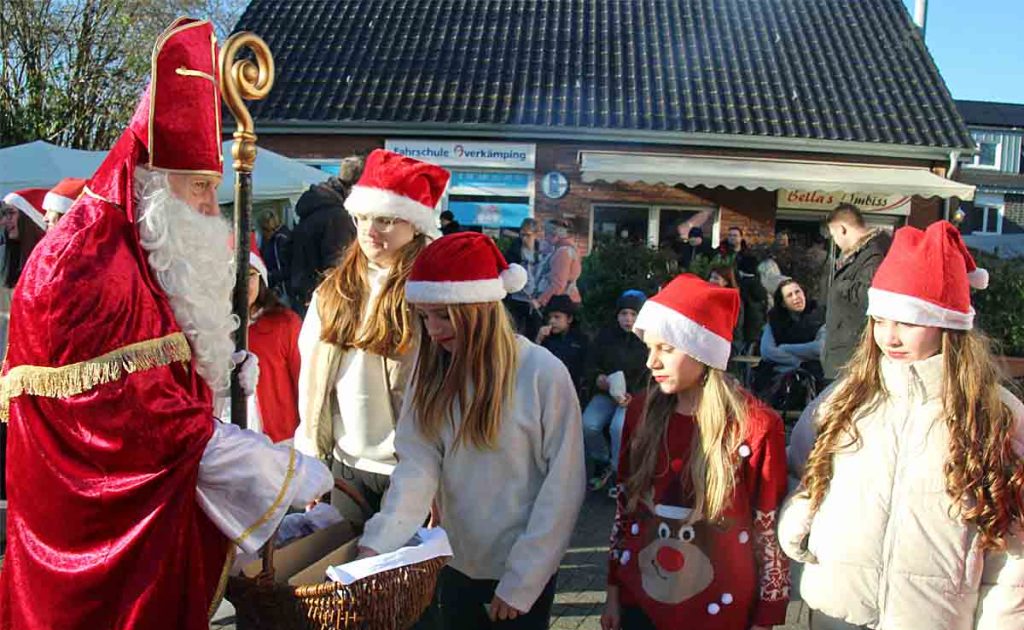 Nikolaus auf dem Weihnachtsmarkt der Begegnung in Schermbeck 2024