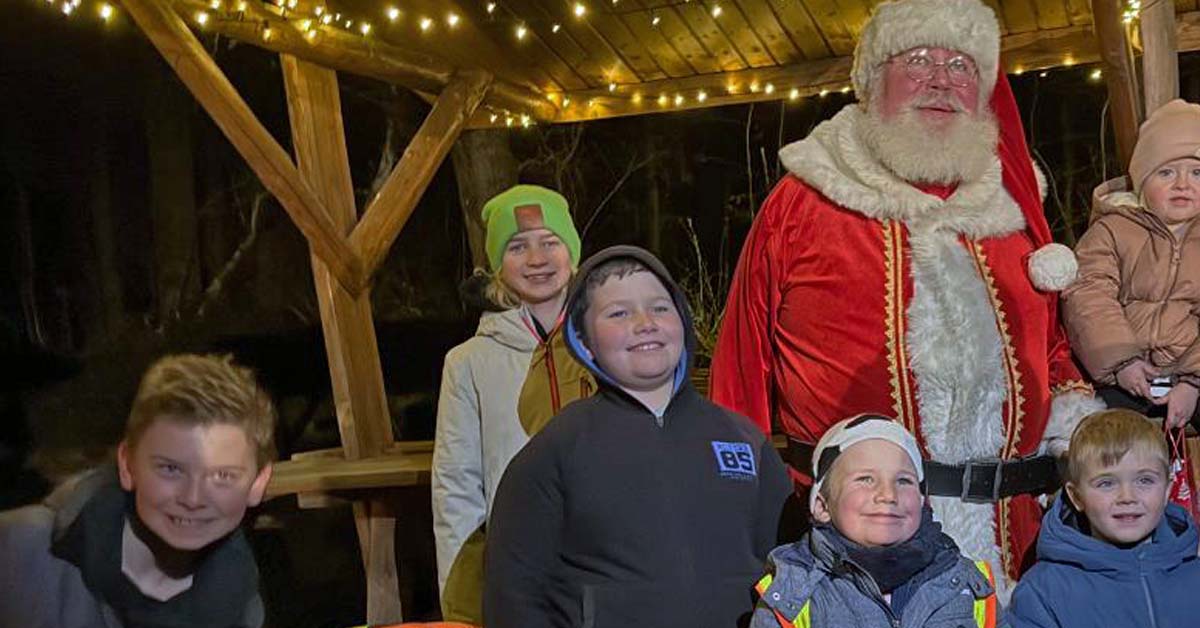 Weihnachtsmann in der Nachbarschaft Erle Entenschnabel-Dämmerwald