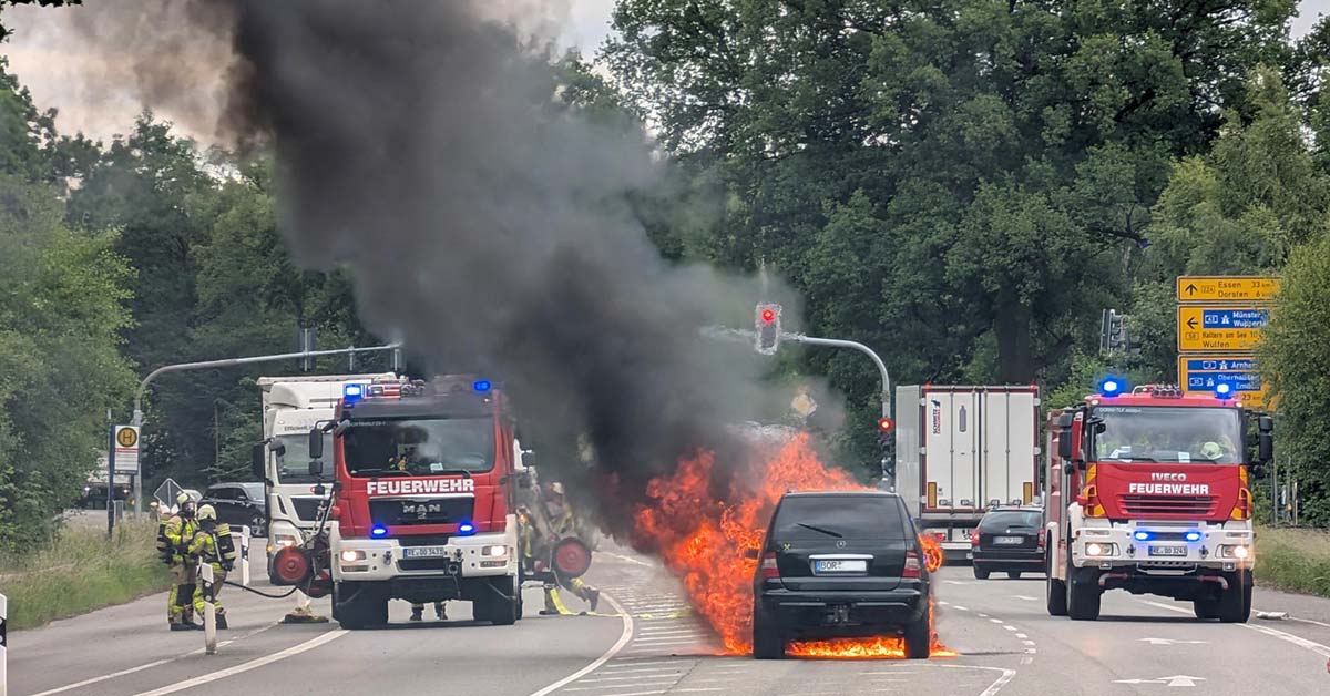 Autobrand Feuerwehr Freudenberg