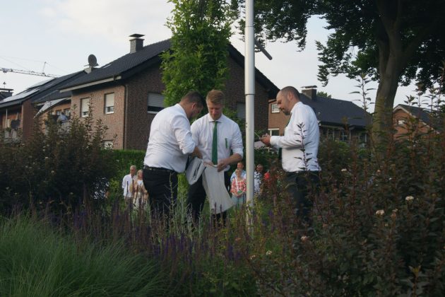 Sch&uuml;tzenfest Altschermbeck 2025 - Fahne aufh&auml;ngen der Kilian Gilde