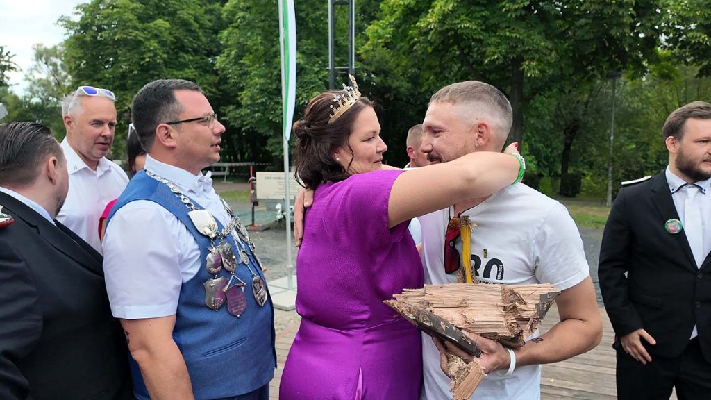 Jeremy Geßmann holt den Vogel runter und ist König in Schermbeck