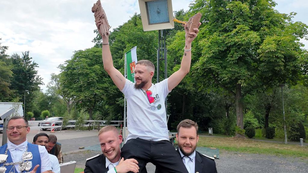 Jeremy Geßmann holt den Vogel runter und ist König in Schermbeck (