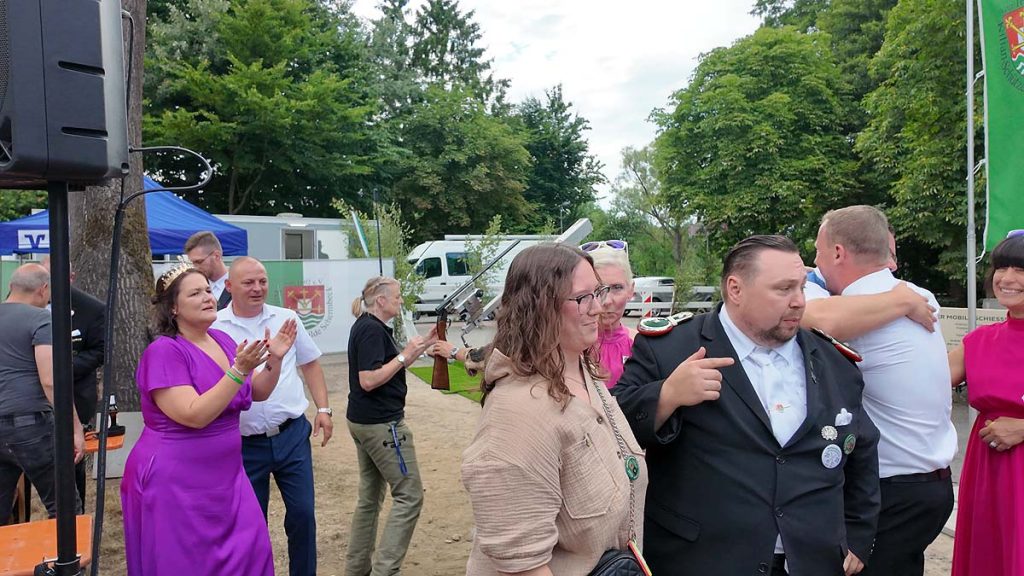 Jeremy Geßmann holt den Vogel runter und ist König in Schermbeck