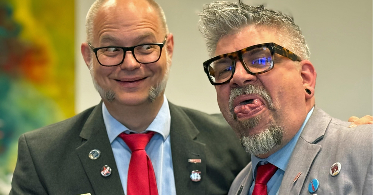 Manuel Schmidt und Marc Overkämping, Vorsitzender des Ortsverbands von DIE Partei Schermbeck