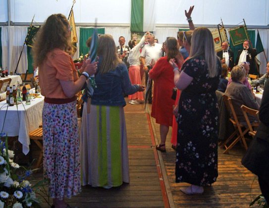 Super Stimmung beim Thronball am M&uuml;hlenteich Schermbeck