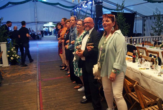 Super Stimmung beim Thronball am M&uuml;hlenteich Schermbeck