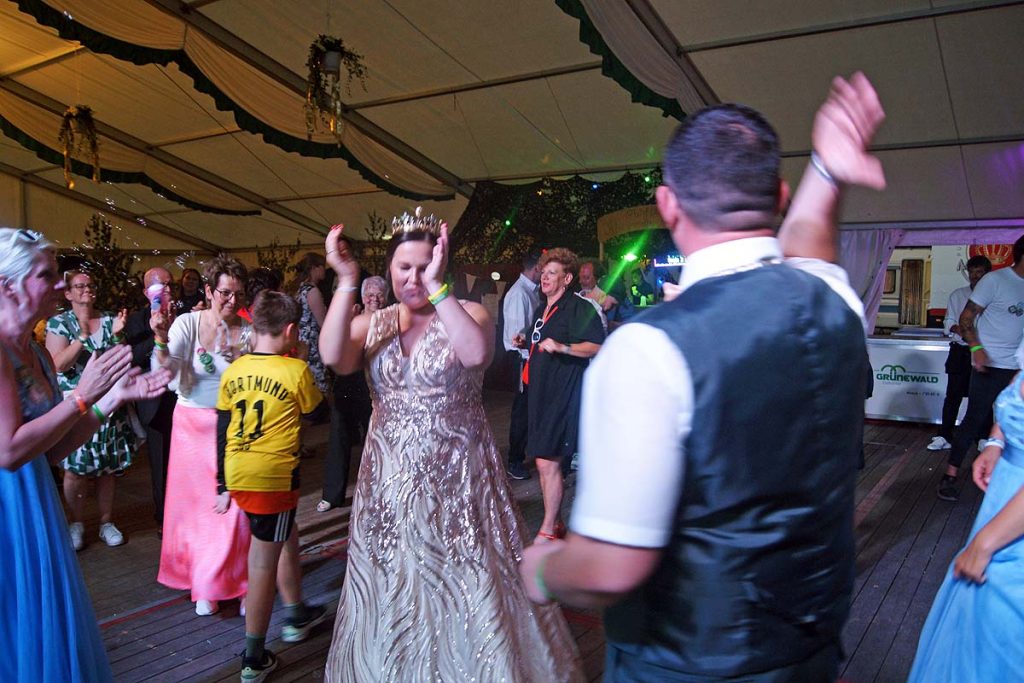 Super Stimmung beim Thronball am Mühlenteich Schermbeck