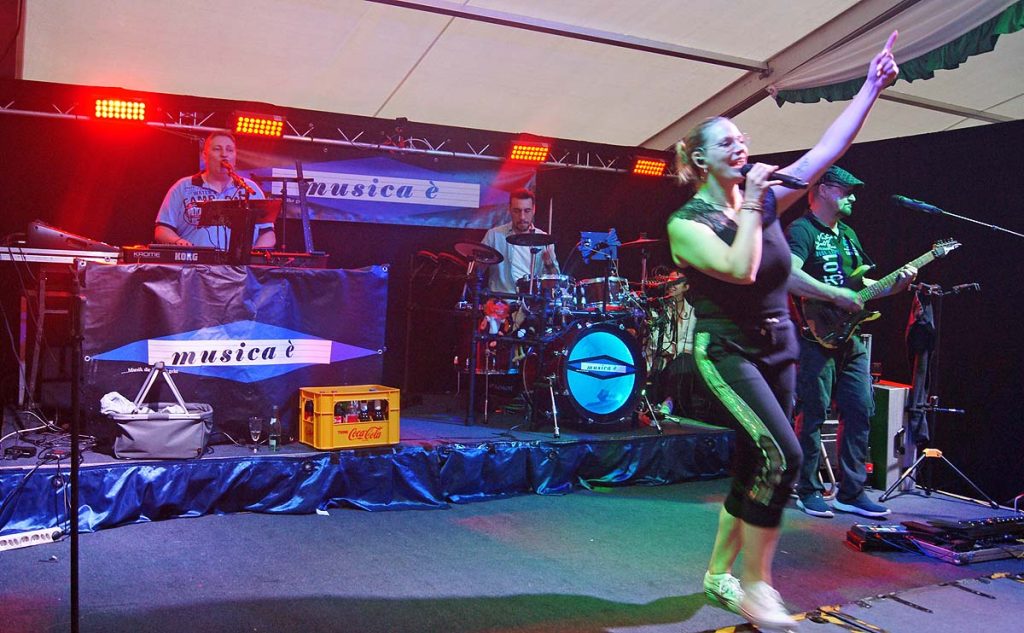 Super Stimmung beim Thronball am Mühlenteich Schermbeck
