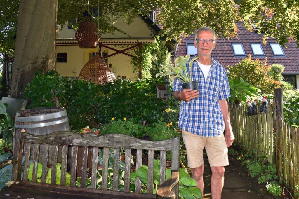 Volker-Paus-lädt-zur-offenen-Gartenpforte-Am-Voshövel-ein