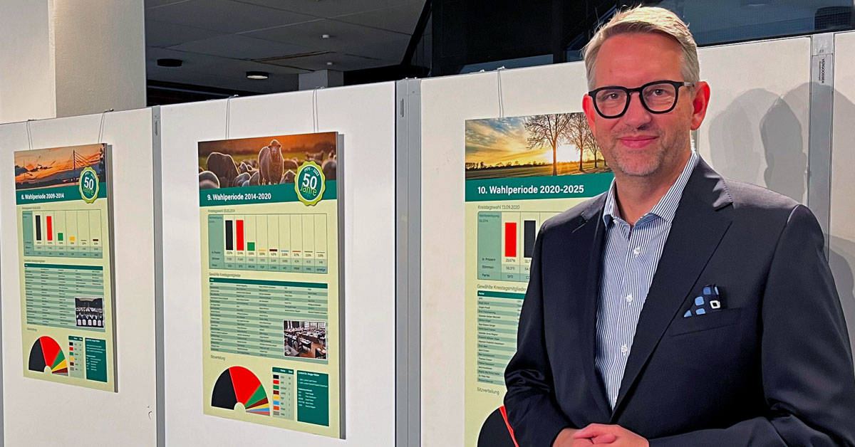 Landrat Ingo Brohl betont die Wichtigkeit der Ausstellung zu 50 Jahre Kreis Wesel und Demokratie