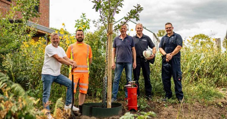Baumpflanz-Challenge in Schermbeck-Bürgermeister Tobias Stockhoff-Dorsten-nominiert Amtskollege Mike Rexforth
