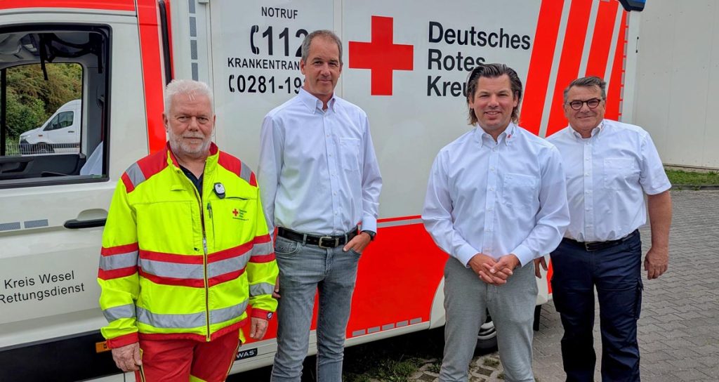  Betriebsratsvorsitzender Mathias Hangert, DRK-Präsident Jan Höpfner, Vorstand Andreas Bußmann