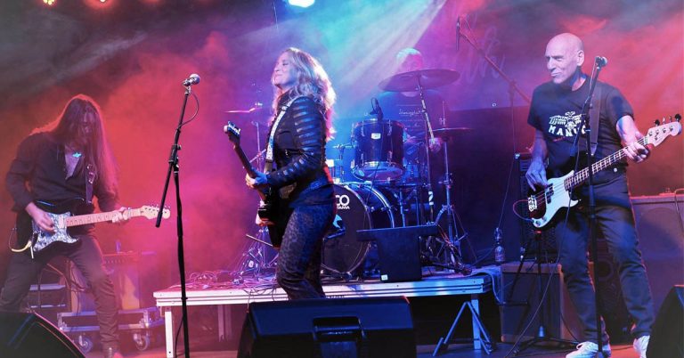 Sarah Smith tritt am 17. Oktober mit ihrer Band auf der Kultur-Deele Rittmann in Schermbeck-Üfte auf