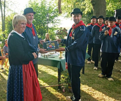 Seit diesem Jahr regieren K&ouml;nig Heiner Gro&szlig;e Gehling und seine K&ouml;nigin Marie-Theres Triptrap! Ehrenpaare sind Tanja Gro&szlig;e Gehling & Christoph Beemelmans sowie Andreas Triptrap & Christa Beemelmans.
